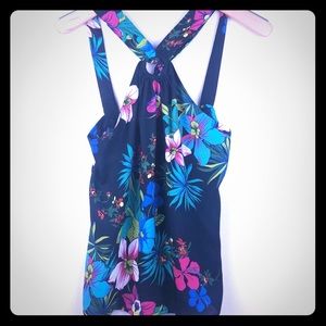 Floral top with cute back w Tie